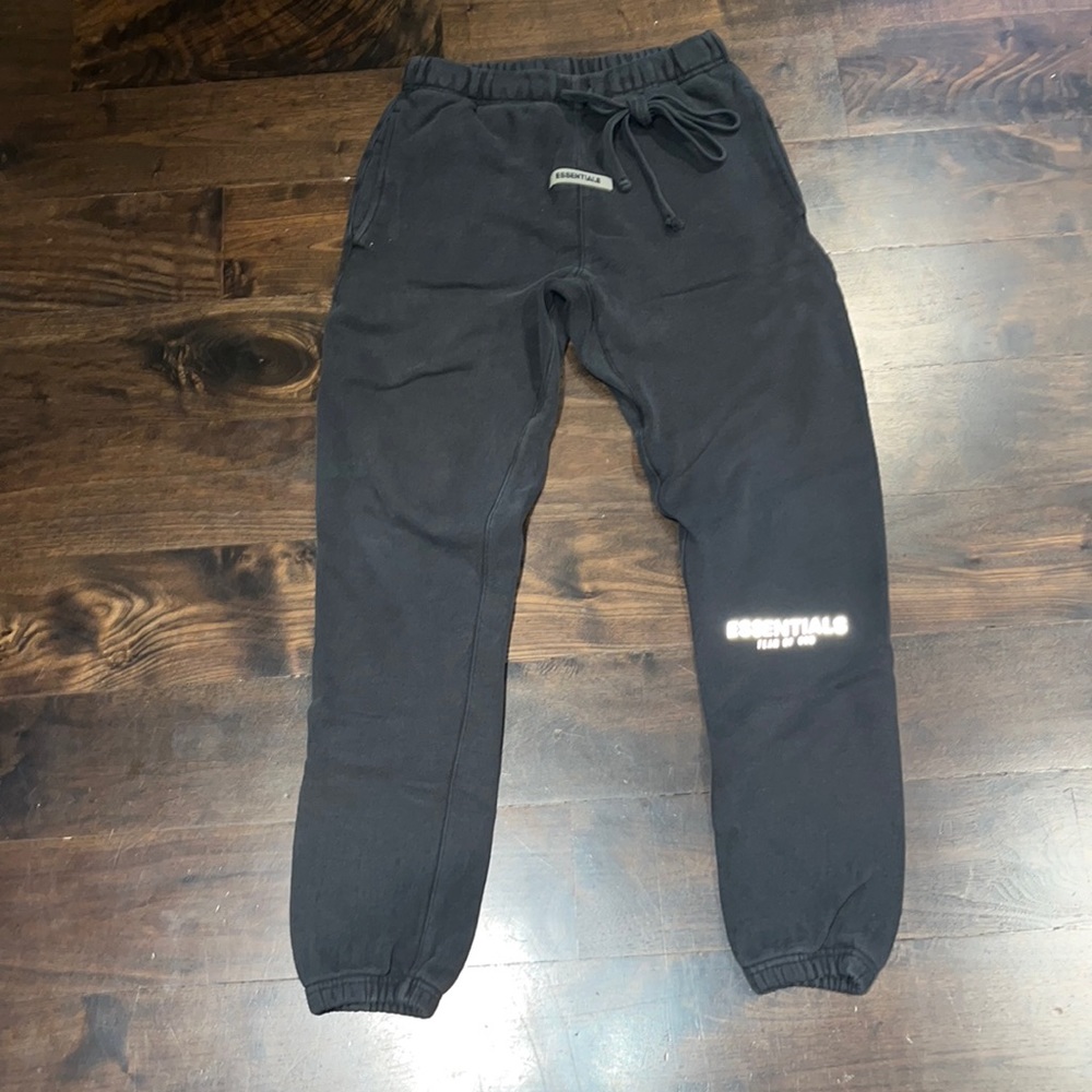 **ESSENTIALS FOG**
